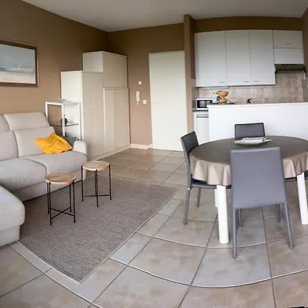 Superbe Avec Magnifique Vue Sur La Mer. *